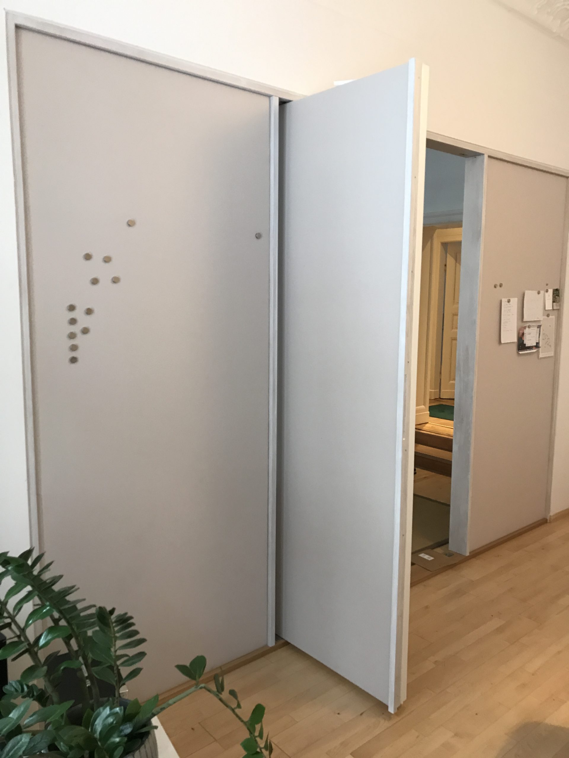 Teilweise geöffnet